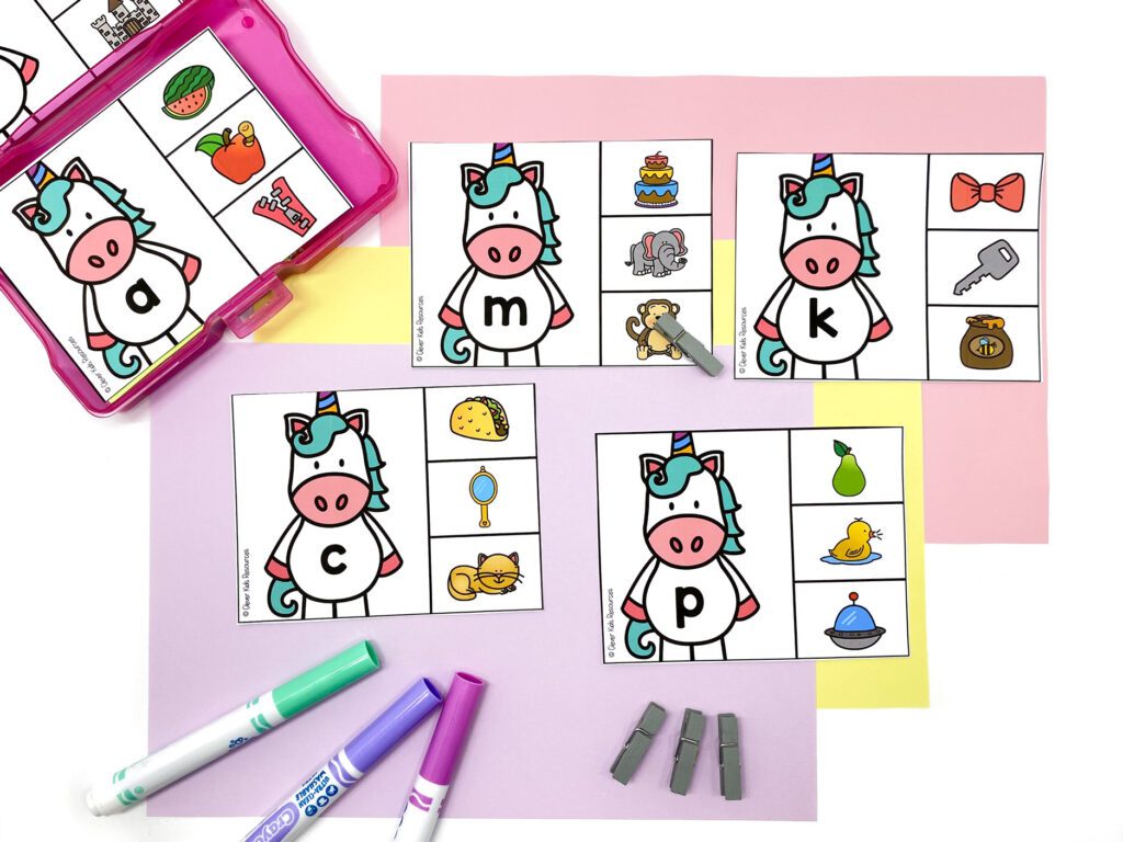 Free unicorn beginning sounds clip cards for kindergarten. Kids match lowercase letters to pictures with the same starting sound in this fun phonics activity.
